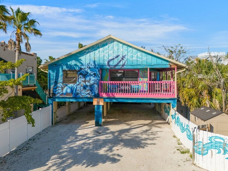 Income-Producing Siesta Key Package portfolio of 3 properties for sale on LoopNet.com - Building Photo - Image 3 of 19