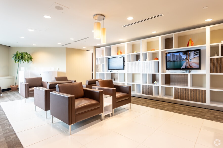 10180 101 St NW, Edmonton, AB for lease - Building Photo - Image 3 of 36