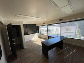 14930 Ventura Blvd, Sherman Oaks, CA for lease Interior Photo- Image 2 of 15