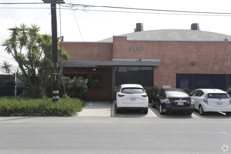 5432 W 104th St, Los Angeles, CA for lease - Building Photo - Image 2 of 3