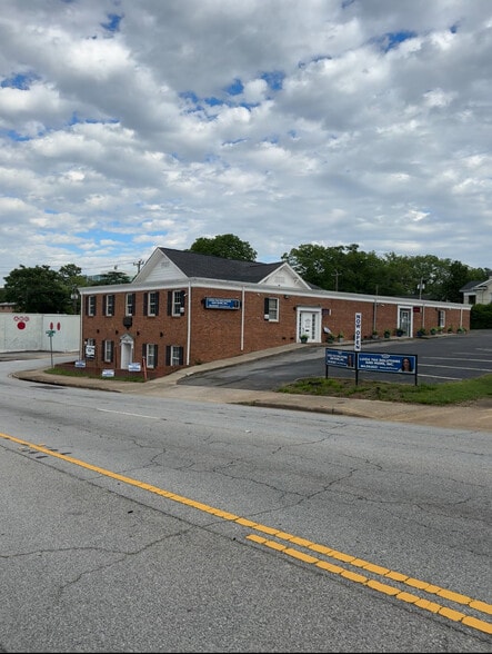 365-371 E Saint John St, Spartanburg, SC for lease - Building Photo - Image 3 of 3