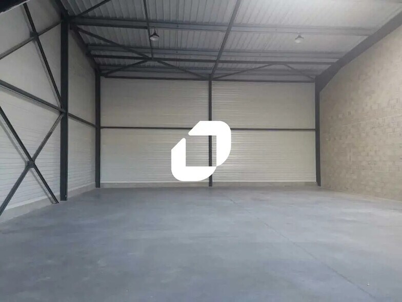 Flex in Cormeilles-en-Parisis for lease - Interior Photo - Image 2 of 6