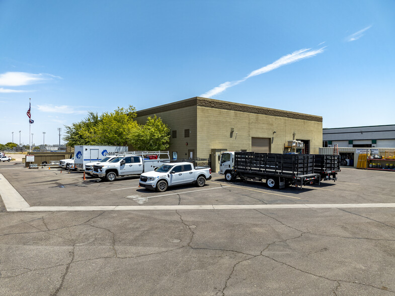 408 S Hamilton Ct, Gilbert, AZ for lease - Building Photo - Image 3 of 8