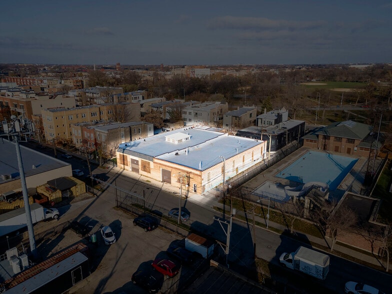 3056 W Walton St, Chicago, IL for lease - Building Photo - Image 2 of 28