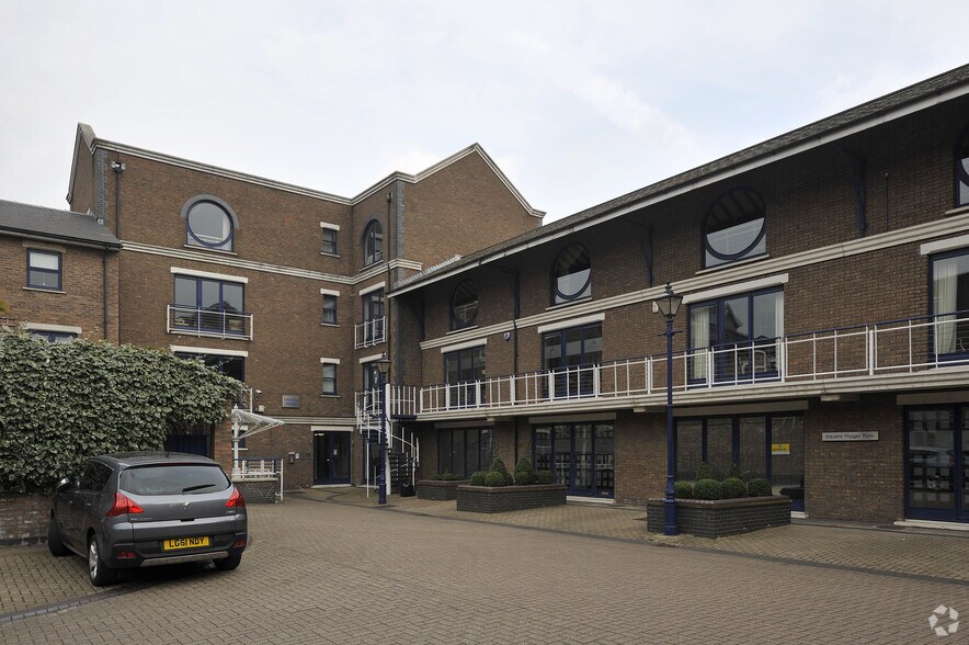 8 Square Rigger Row, London for lease - Building Photo - Image 2 of 3