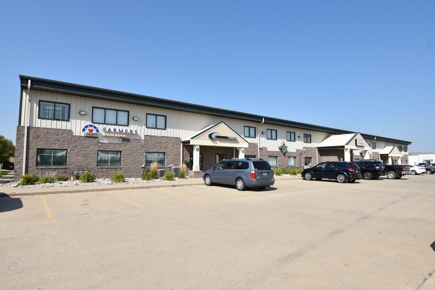 4141 38th St S, Fargo, ND for lease - Building Photo - Image 1 of 5