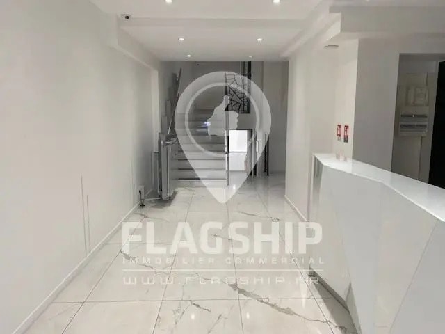 Retail in Paris for sale Interior Photo- Image 1 of 9