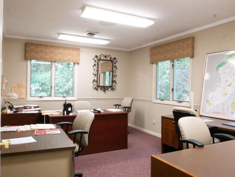 109 W Main St, Clinton Township, NJ for lease - Interior Photo - Image 3 of 9