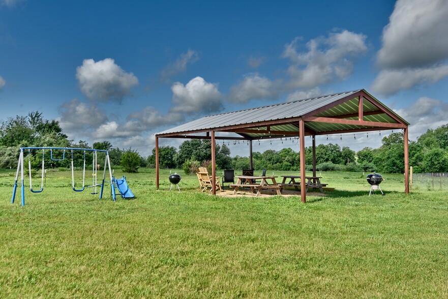 1610 County Road 253, Weimar, TX for sale - Primary Photo - Image 2 of 19