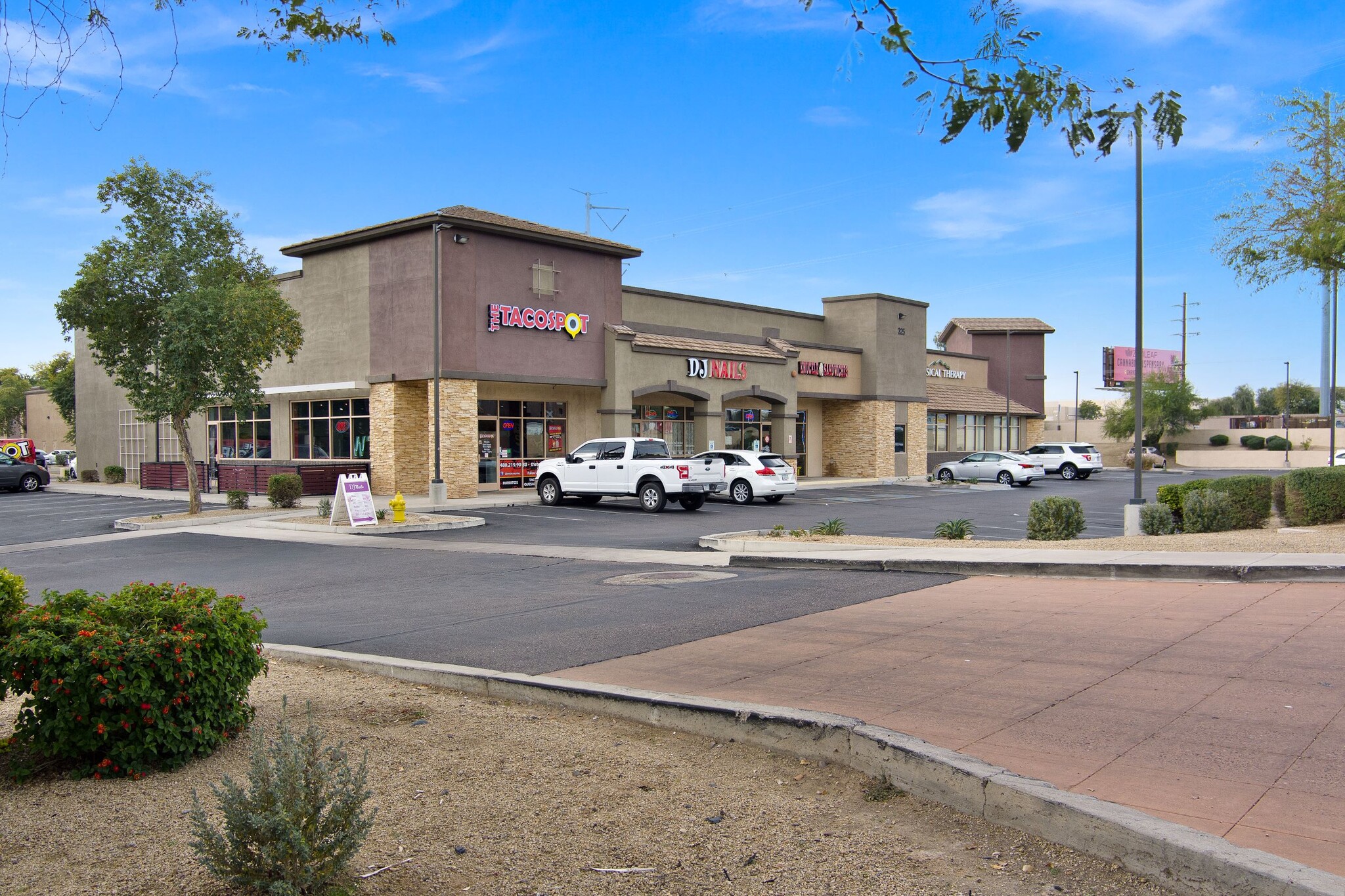 315-325 W Elliot Rd, Tempe, AZ for lease Building Photo- Image 1 of 8