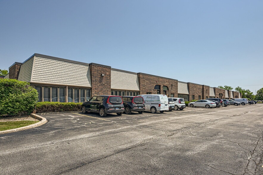 271-285 E Helen Rd, Palatine, IL for lease - Building Photo - Image 3 of 14