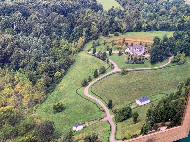 2317 Blue Level Rd, Bowling Green, KY for sale - Primary Photo - Image 1 of 1