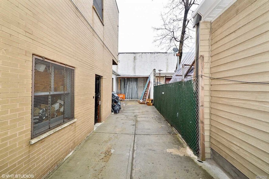 55-10 37th Ave, Woodside, NY for sale - Building Photo - Image 1 of 1