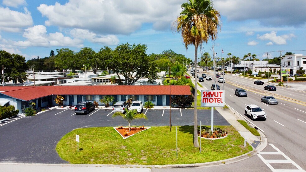 2431 Gulf To Bay Blvd, Clearwater, FL for sale - Building Photo - Image 1 of 1