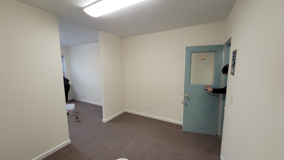 3036-3040 E Tremont Ave, Bronx, NY for lease - Building Photo - Image 2 of 5