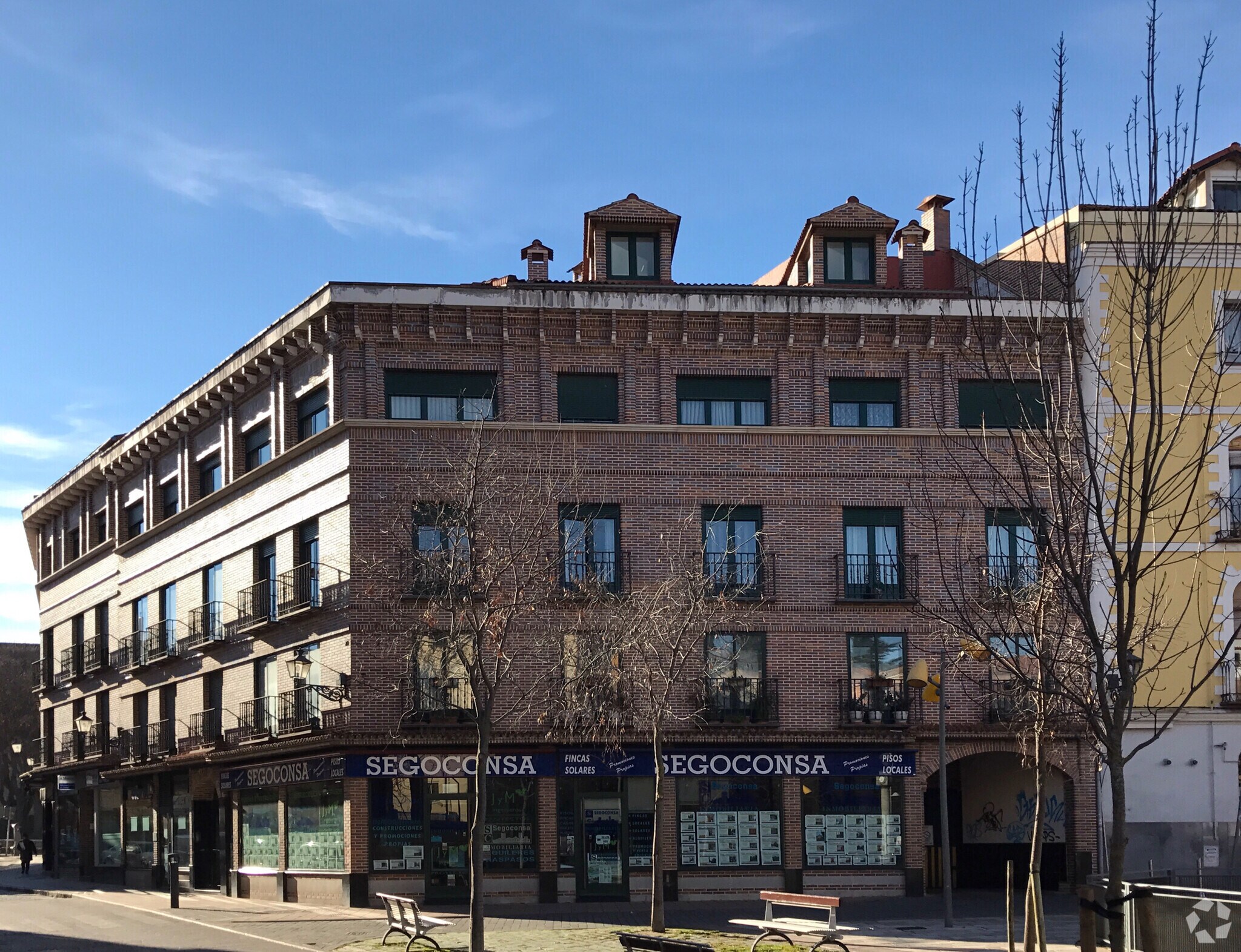 Retail in Segovia, Segovia for lease Building Photo- Image 1 of 3