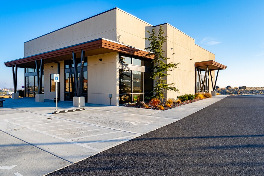 3801 S Zintel Way, Kennewick, WA for sale - Building Photo - Image 1 of 1