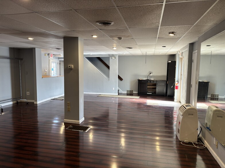 447 Route 38 W, Maple Shade, NJ for sale - Interior Photo - Image 3 of 7