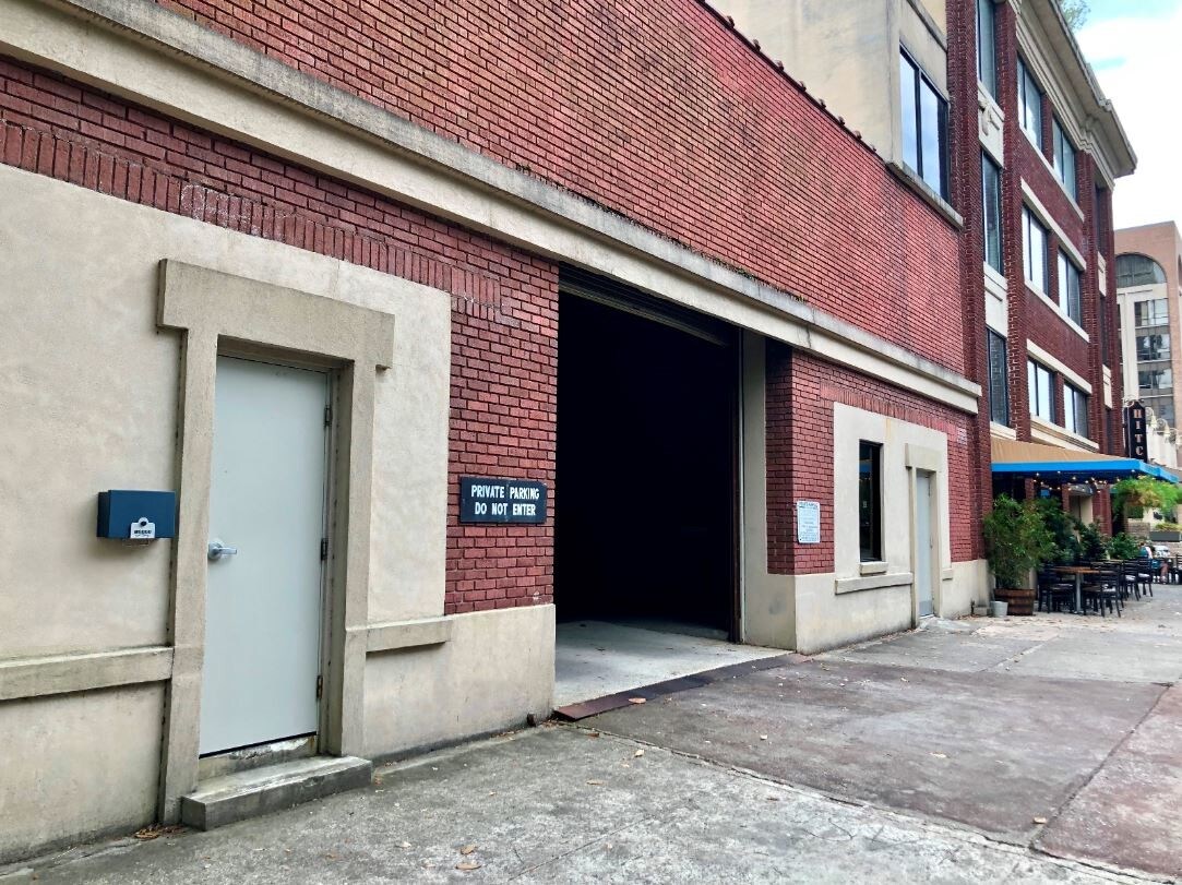 300 Drayton St, Savannah, GA 31401