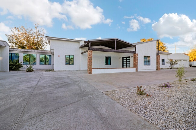 More details for MID CENTURY MODERN FLAGSHIP RAL, Phoenix, AZ - Health Care for Sale