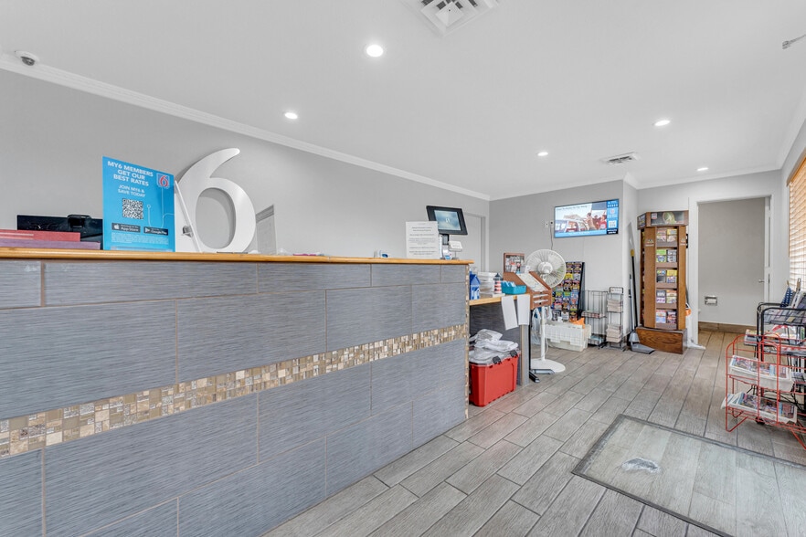 1023 W Main St, Branson, MO for sale - Interior Photo - Image 1 of 17