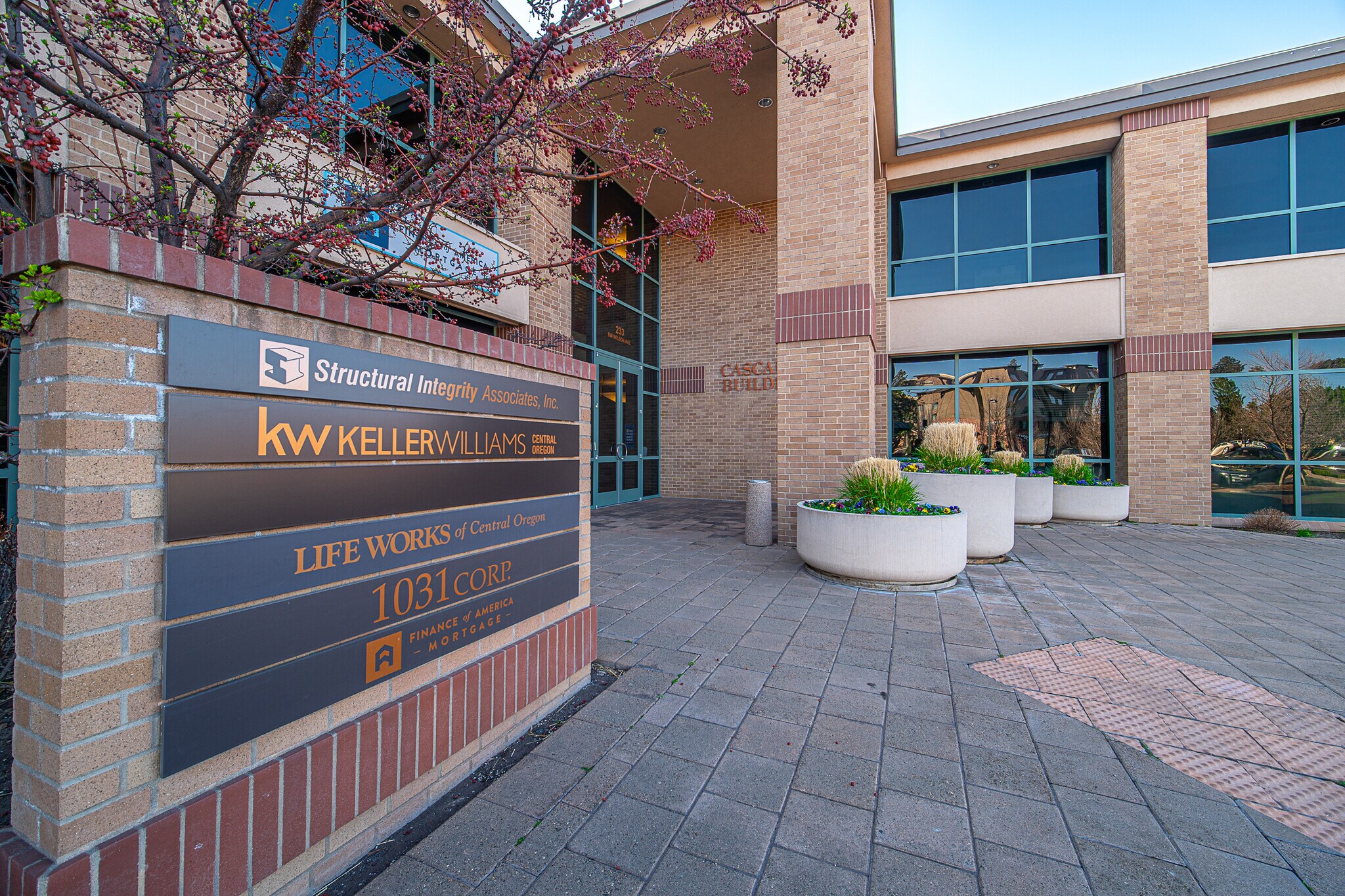 233 SW Wilson Ave, Bend, OR 97702 Cascades Bldg