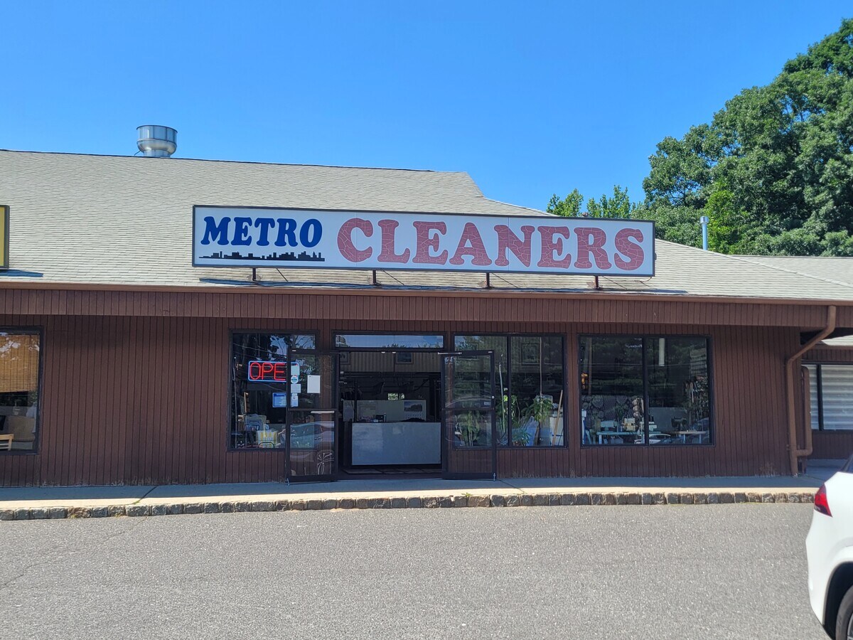 360 Union Hill Rd, Manalapan, NJ 07726