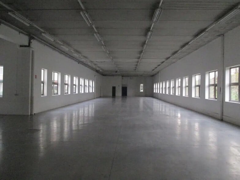 1 Rue Enrico Fermi, Saint-Thibault-des-Vignes for lease - Building Photo - Image 1 of 32