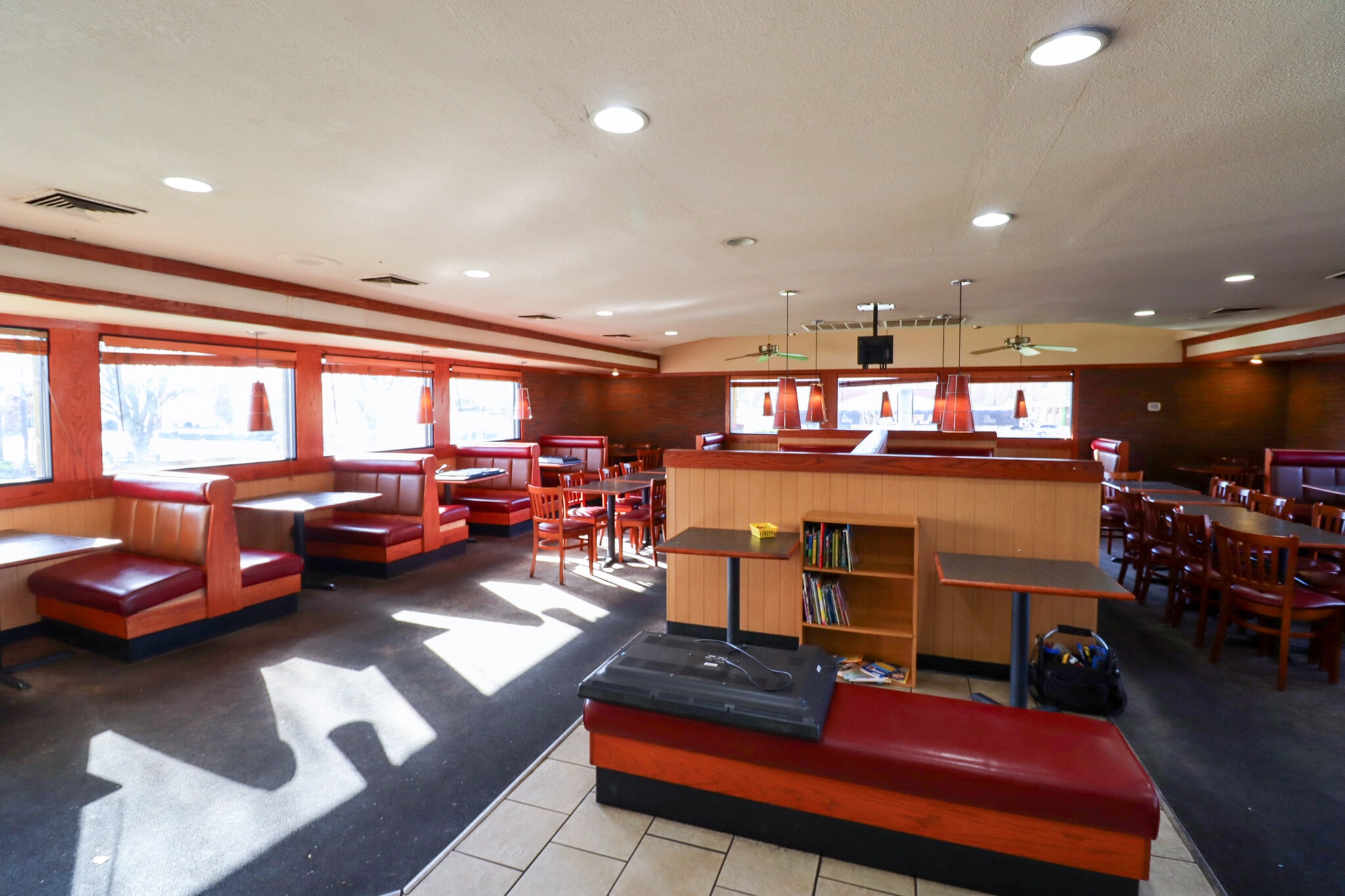 3577 W 11th Ave, Eugene, OR for lease Interior Photo- Image 1 of 4