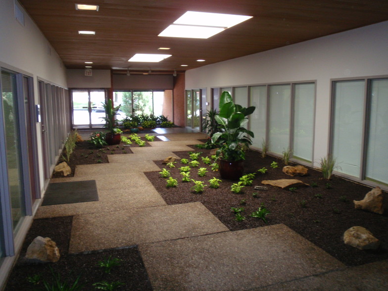 3751 Pennridge Dr, Bridgeton, MO for lease - Lobby - Image 3 of 12