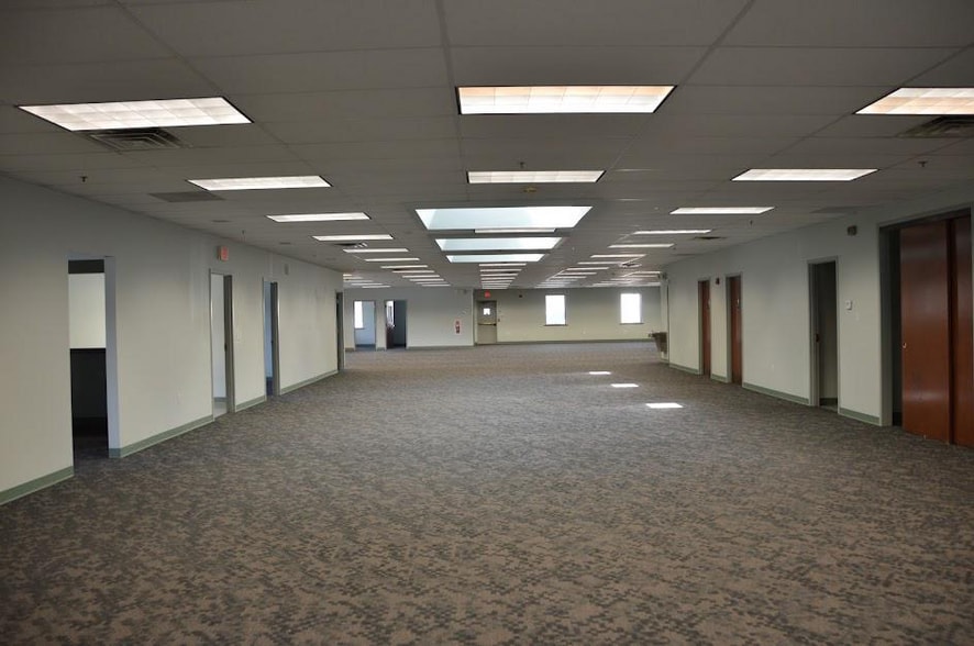 1410 Laurel Blvd, Pottsville, PA for lease - Building Photo - Image 2 of 8