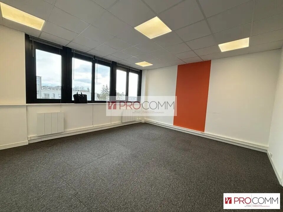 Office in Chartres for sale Building Photo- Image 1 of 12