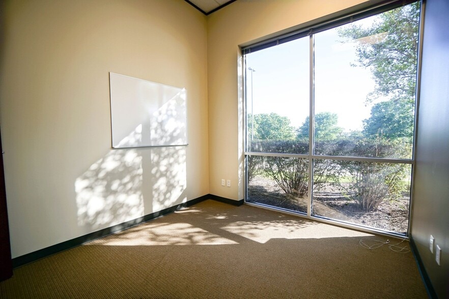 4616 W Howard Ln, Austin, TX for lease - Interior Photo - Image 3 of 12