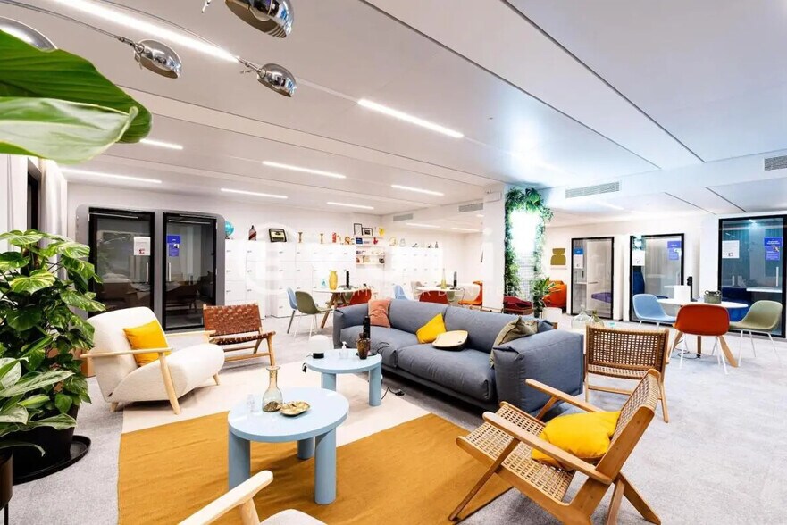 Office in Paris for lease - Interior Photo - Image 1 of 5