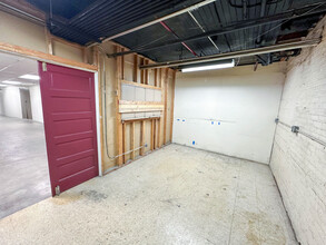 1020 Cedar Ave, St Charles, IL for lease Interior Photo- Image 2 of 4