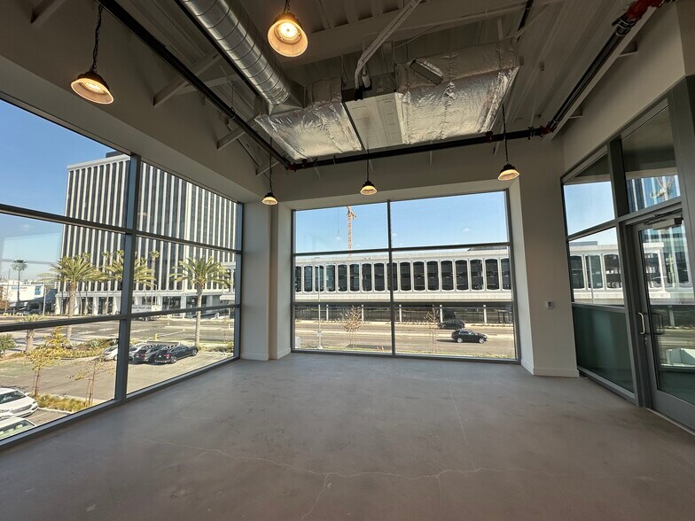 4625-4635 Admiralty Way, Marina Del Rey, CA for lease - Interior Photo - Image 2 of 58