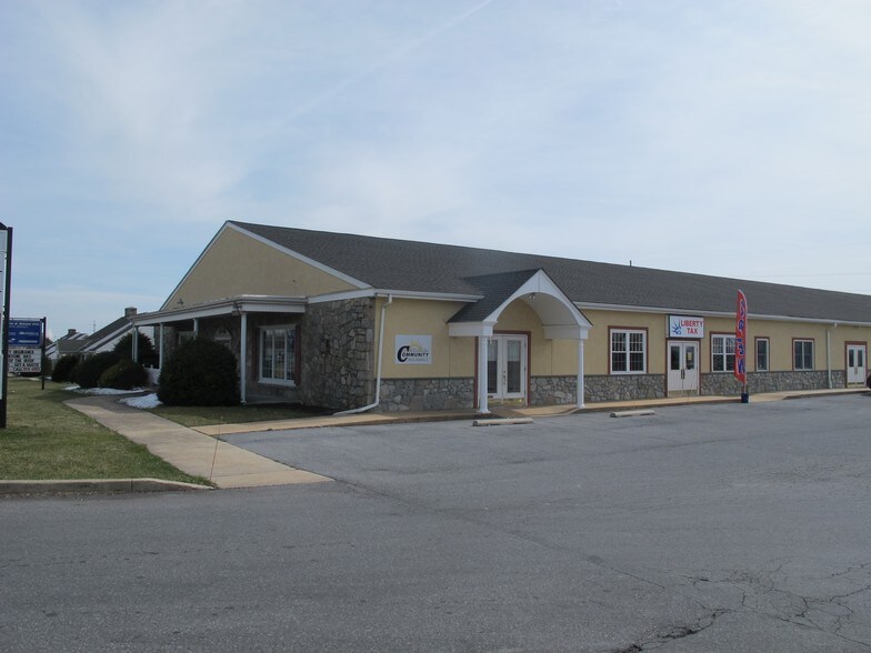 684 W Main St, New Holland, PA 17557