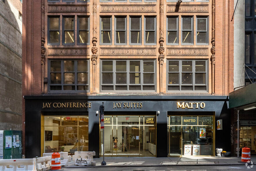 15-17 W 38th St, New York, NY for lease - Building Photo - Image 1 of 22