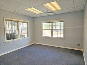 23 McIntosh Ave, Dover, NH for lease Interior Photo- Image 2 of 4