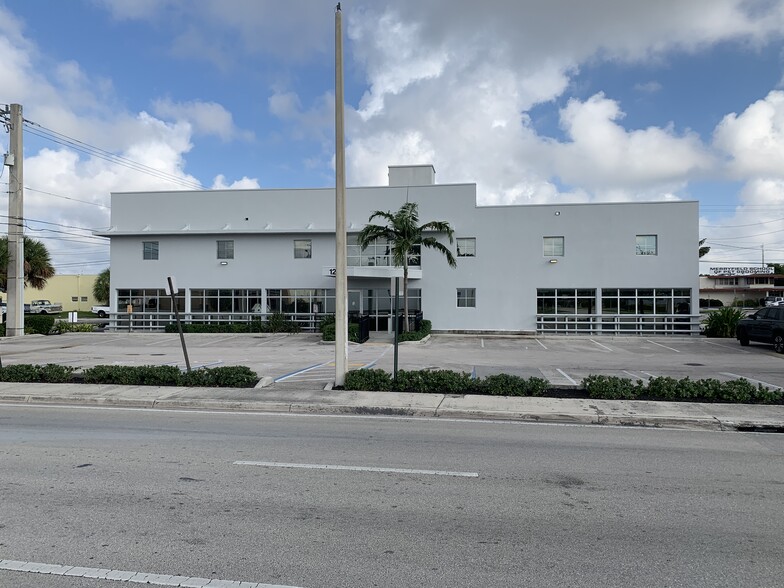 1299 E Commercial Blvd, Oakland Park, FL for lease - Primary Photo - Image 1 of 11