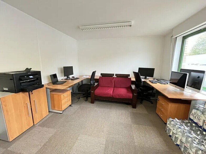 Office in Champs-sur-Marne for sale - Interior Photo - Image 2 of 7