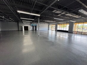 1140 E Altamonte Dr, Altamonte Springs, FL for lease Interior Photo- Image 2 of 2