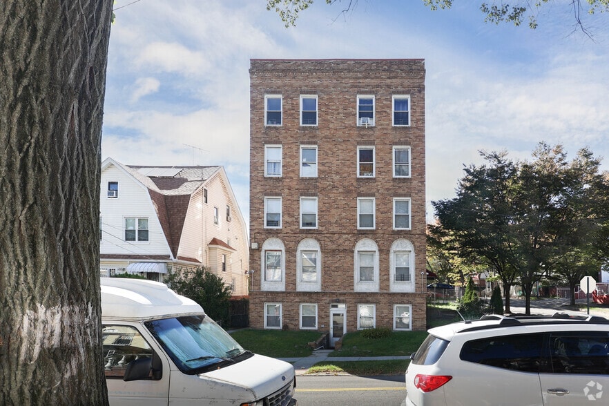 16230 86th Ave, Jamaica, NY for sale - Building Photo - Image 2 of 7