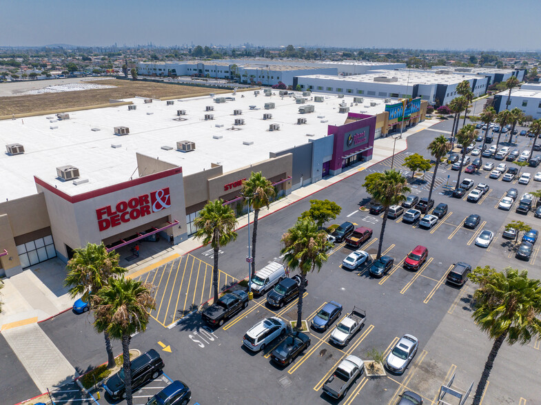 500-506 Carson Town Ctr N, Carson, CA for sale - Building Photo - Image 1 of 27