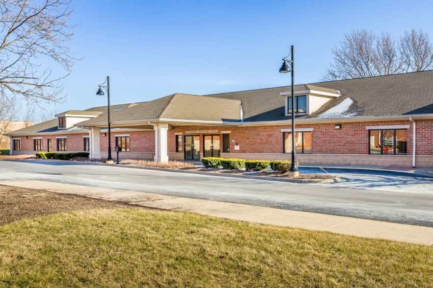 2651 W Algonquin Rd, Algonquin, IL 60102