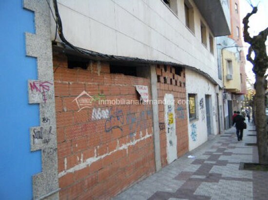 Retail in Cáceres for lease Building Photo- Image 1 of 3