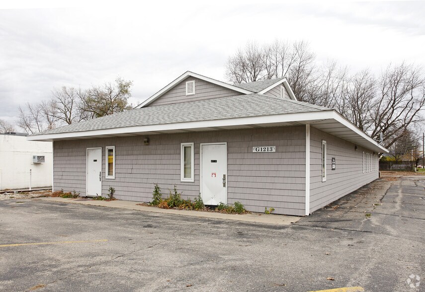1213 N Ballenger Hwy, Flint, MI for sale - Primary Photo - Image 1 of 1