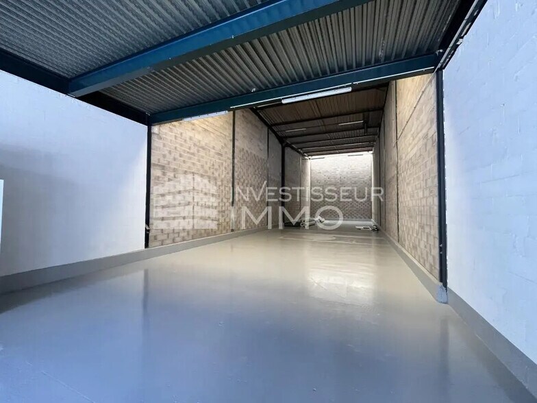 Flex in Noisy-le-Grand for lease - Interior Photo - Image 2 of 5