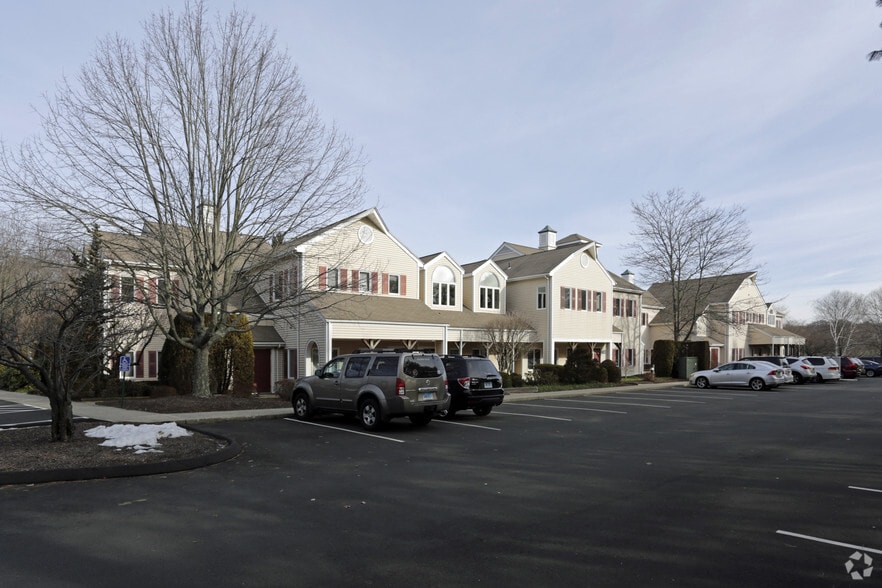 324 Elm St, Monroe, CT 06468