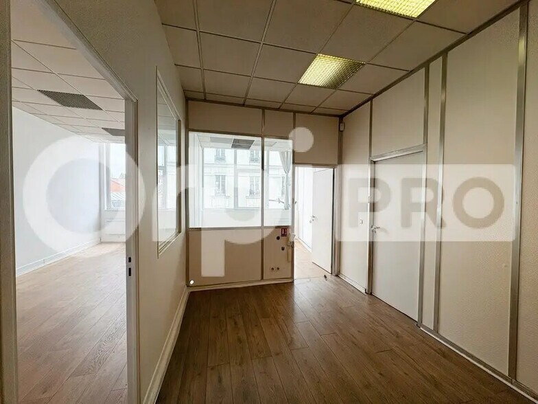 Office in Pantin for lease - Interior Photo - Image 2 of 9